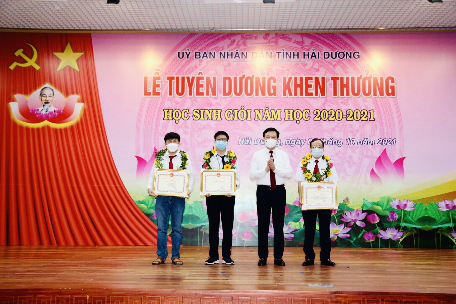 Lễ Tuyên dương khen thưởng học sinh giỏi, giáo viên giỏi năm học 2020-2021